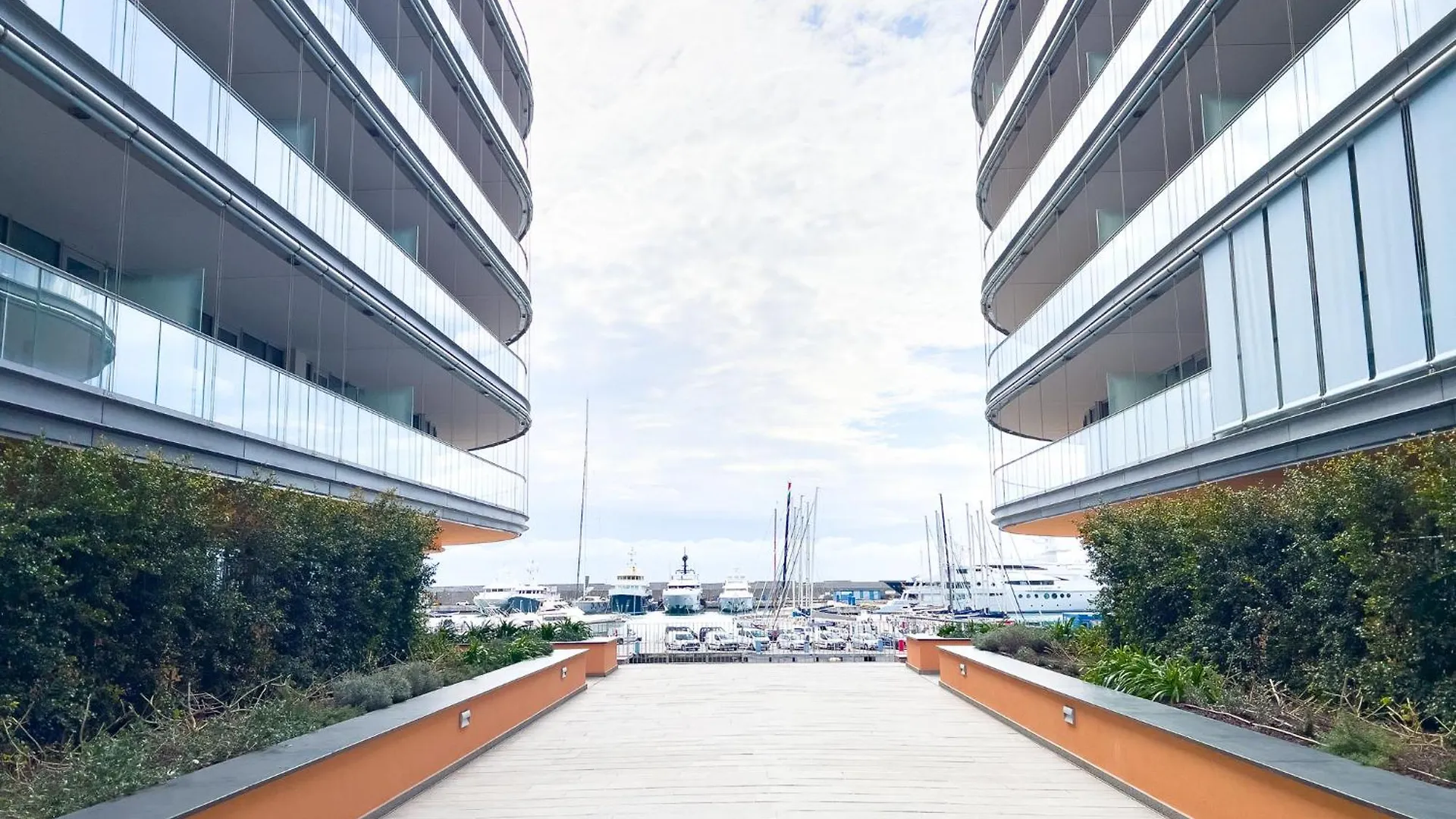 Waterfront Suite 2 Genoa