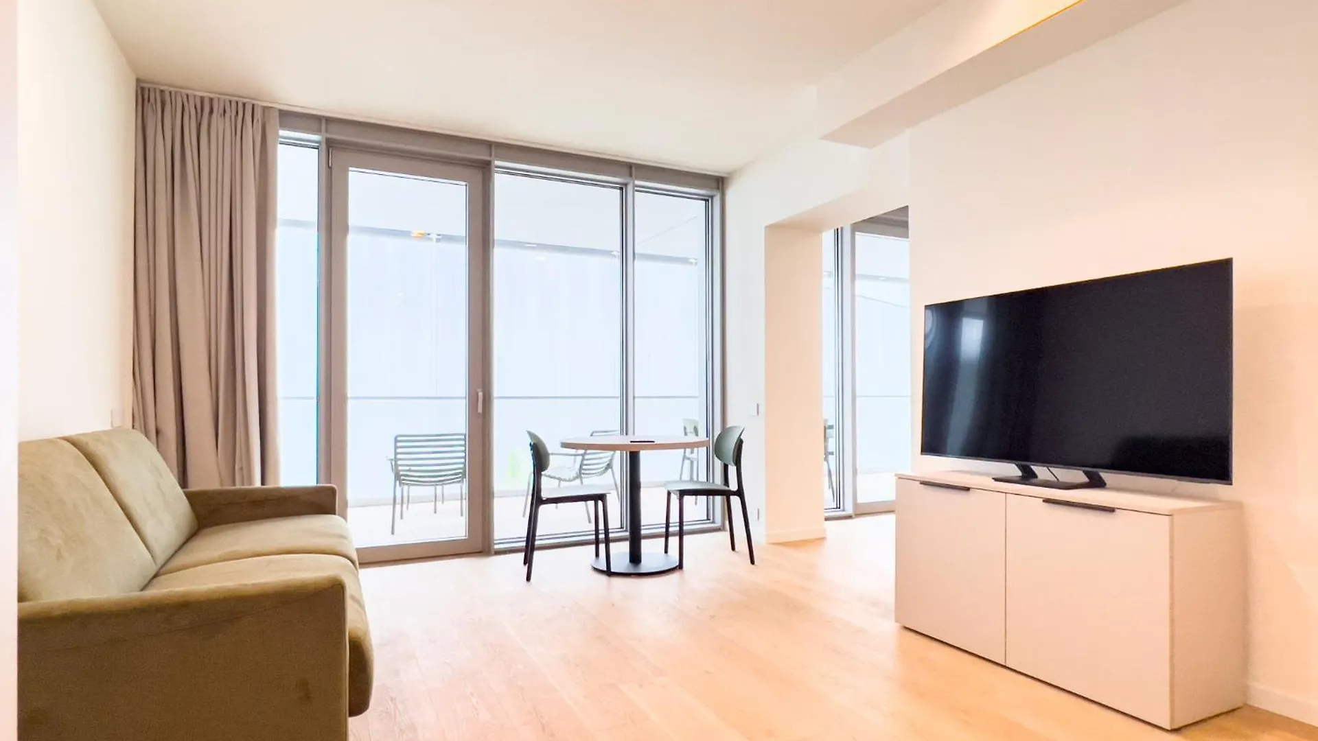 Waterfront Suite 2 Genoa Apartment